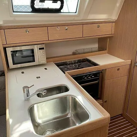 Wake Up At Sea Botel